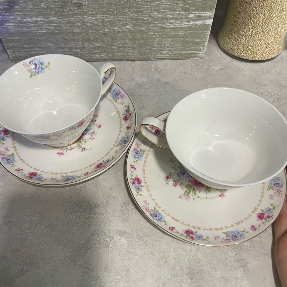 Teacup set with floral pattern - Picture 3 of 4